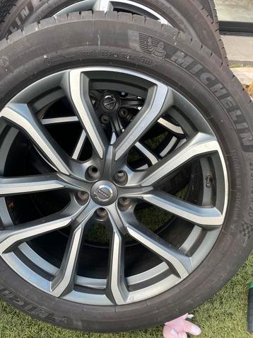 20 inch originele Volvoset 275/45/R20 imch beschikbaar voor biedingen