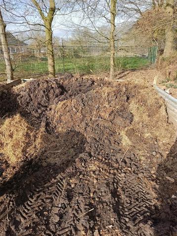 gratis paardenmest afhalen beschikbaar voor biedingen