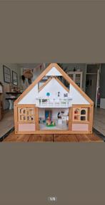 Poppenhuis met interieur en gezin, Kinderen en Baby's, Speelgoed | Poppenhuizen, Gebruikt, Ophalen