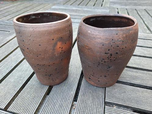 Twee vaasachtige bloempotten - bruin, Tuin en Terras, Bloempotten, Aardewerk, Binnen, Balkon, Minder dan 40 cm, Minder dan 25 cm