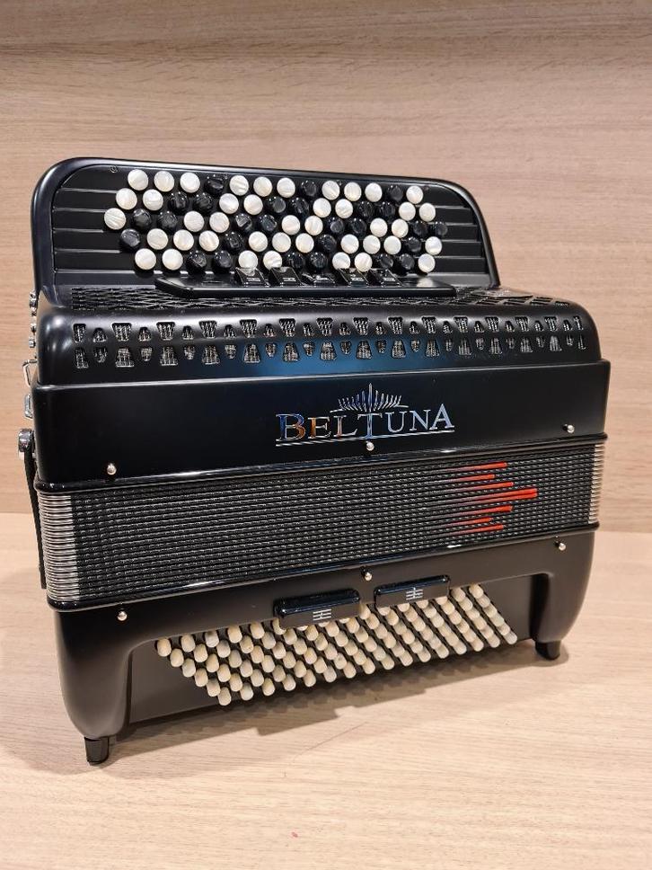 Beltuna Studio III 96 KM Musette knopaccordeon 7,5 kg, Muziek en Instrumenten, Accordeons, Nieuw, Knopaccordeon, 120-bas, Met koffer