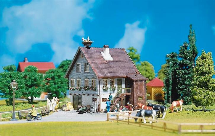 Faller: Huis met ooievaarsnest NIEUW, Hobby en Vrije tijd, Modeltreinen | H0, Nieuw, Brug, Tunnel of Gebouw, Gelijkstroom of Wisselstroom