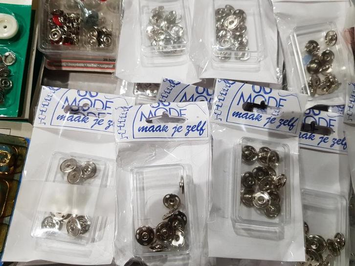 Nu deze grote Partij drukknopen, Hobby en Vrije tijd, Naaien en Fournituren, Nieuw, Knoop of Knopen, Ophalen of Verzenden