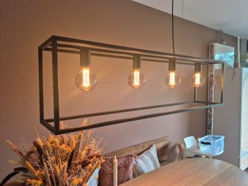 Zwarte Hanglamp met 4 Lichtpunten beschikbaar voor biedingen