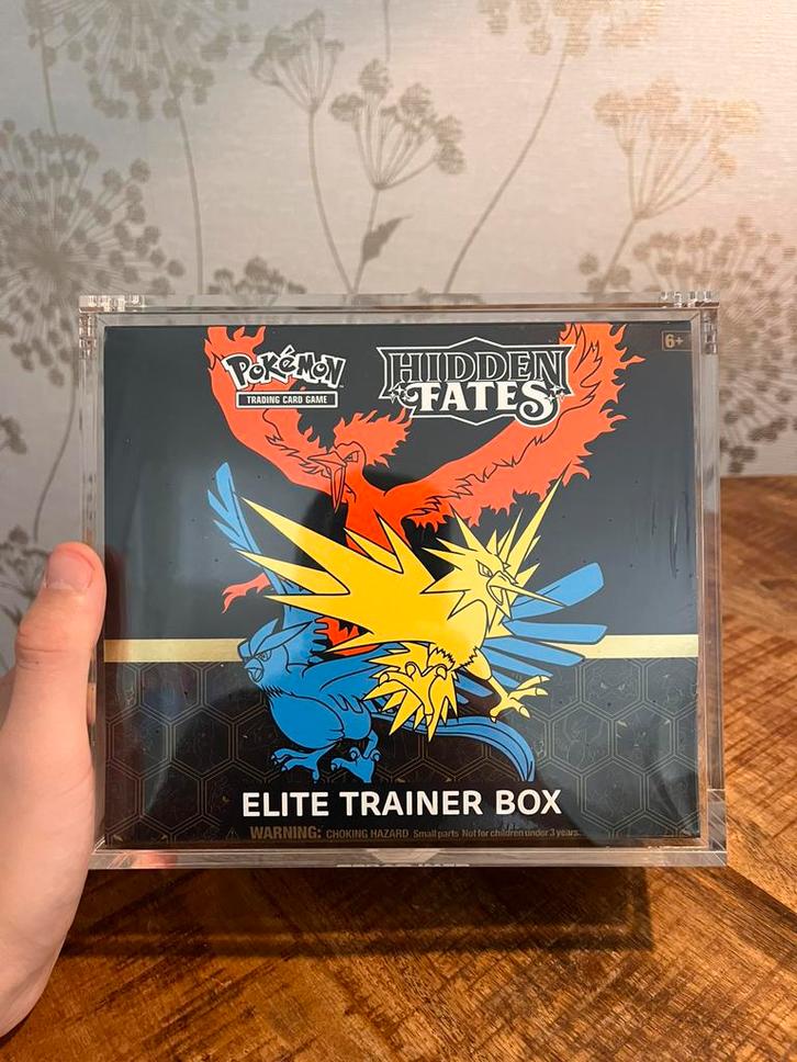 Pokemon TCG - Hidden Fates Elite Trainer Box (Sealed), Hobby en Vrije tijd, Verzamelkaartspellen | Pokémon, Nieuw, Boosterbox