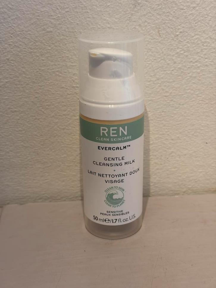 REN Clean Skincare Evercalm Gentle Cleansing Milk, Sieraden, Tassen en Uiterlijk, Uiterlijk | Gezichtsverzorging, Zo goed als nieuw