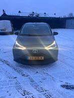 Toyota Aygo 1.0 Vvt-i 72pk 5D 2019 Grijs, Auto's, Toyota, Voorwielaandrijving, 4 stoelen, Start-stop-systeem, Origineel Nederlands
