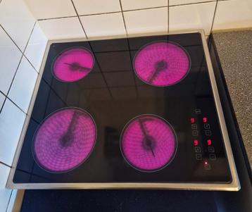 Keramische inbouw kookplaat met 4 kookzones. beschikbaar voor biedingen
