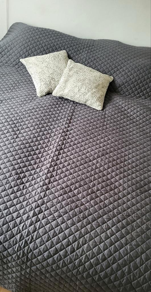 Antraciet Sprei 260x260 inclus. kussens, Huis en Inrichting, Slaapkamer | Beddengoed, Zo goed als nieuw, Overige typen, Tweepersoons