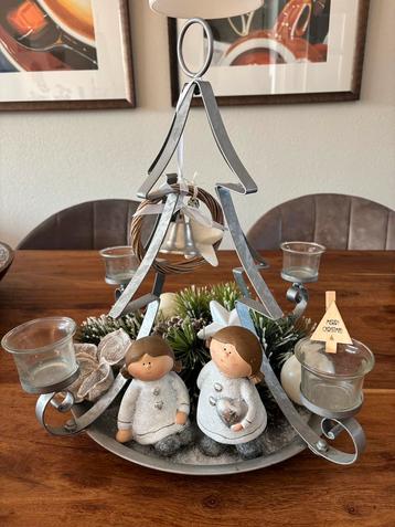 Metalen kerstboom met schaal en accesoires beschikbaar voor biedingen