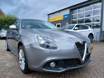 Alfa Romeo Giulietta 1.4 Turbo - Navigatie - PDC beschikbaar voor biedingen