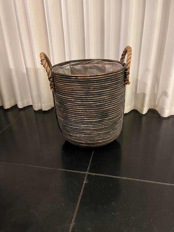 Van der Leeden - Rotan plantenbak blackwash, Huis en Inrichting, Woonaccessoires | Schalen en Manden, Nieuw, Mand, Rond, Riet