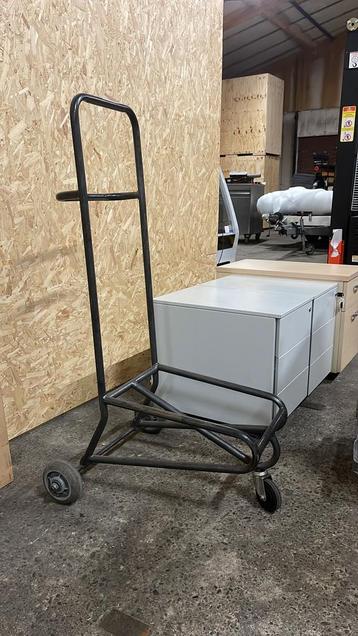 Transport kar voor stoelen beschikbaar voor biedingen