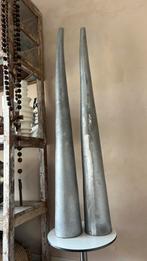 Set 2 metalen vazen - 1.35 hoog- metaal, Huis en Inrichting, Woonaccessoires | Vazen, Ophalen, Gebruikt, 75 cm of meer