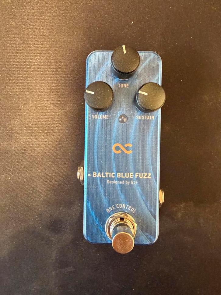 One Control Baltic Blue Fuzz - BJF Design, Muziek en Instrumenten, Effecten, Zo goed als nieuw, Distortion, Overdrive of Fuzz