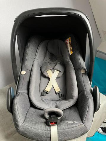 Maxi Cosi Pebble+ & 2 Isofix Basisstations–compleet & veilig beschikbaar voor biedingen