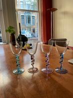 Gekleurde krullende wijnglazen, Ophalen, Zo goed als nieuw, Borrel- of Shotglas