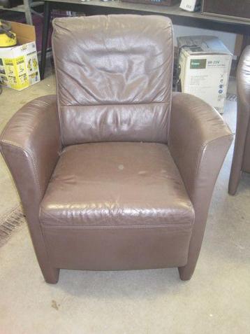 Bruin leren fauteuil beschikbaar voor biedingen
