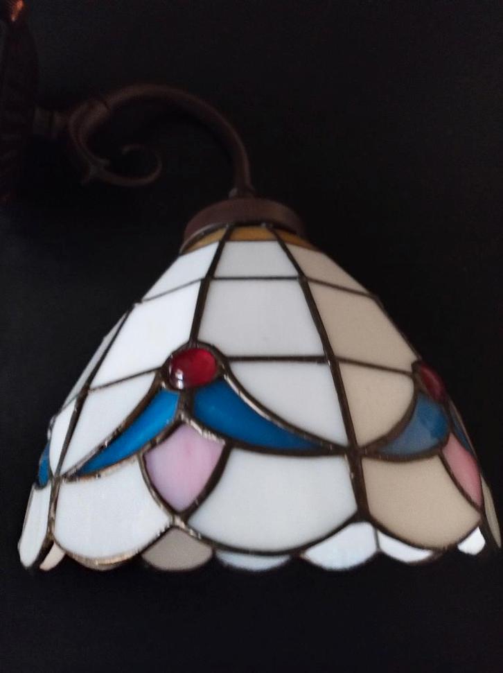 Tiffany wandlamp Lotusbloem, Huis en Inrichting, Lampen | Tafellampen, Zo goed als nieuw, Minder dan 50 cm, Glas, Metaal, Ophalen of Verzenden