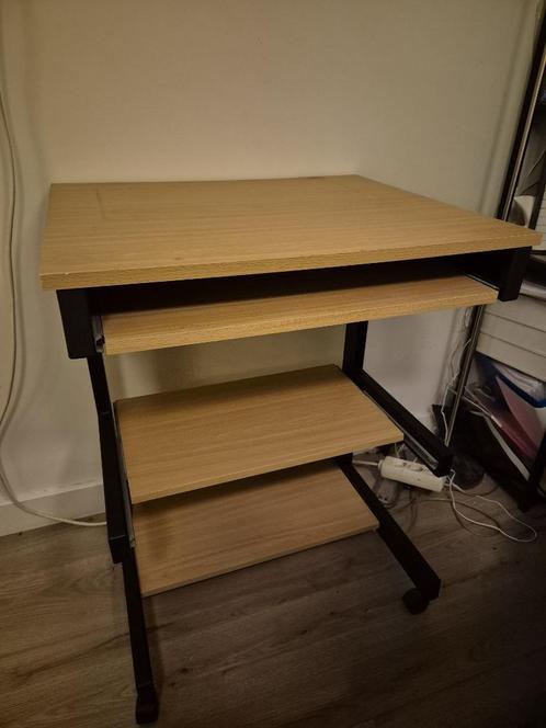 computertafel, Huis en Inrichting, Bureaus, Zo goed als nieuw, Bureau, Met wielen, Ophalen