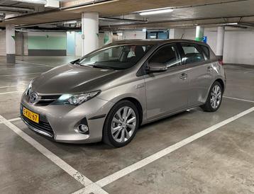 Toyota Auris 1.8 Full Hybrid Executive beschikbaar voor biedingen