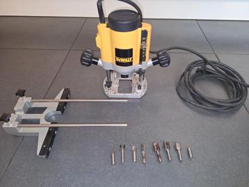 Bovenfrees Dewalt DW613 800 Watt  beschikbaar voor biedingen