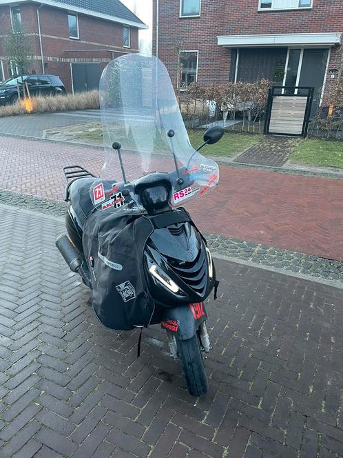 Piaggio zip iget 2022, Fietsen en Brommers, Scooters | Piaggio, Zo goed als nieuw, Ophalen of Verzenden