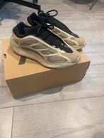 Yeezy 700 V3 Maat 44, Kleding | Heren, Schoenen, Verzenden, Gedragen, Bruin, Sneakers of Gympen