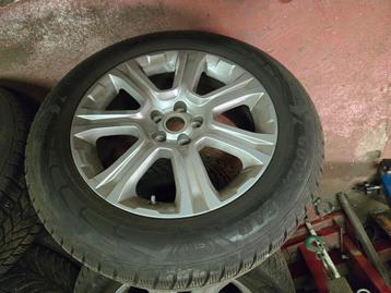 winterbanden met l.m velgen Rangerover Evoque   beschikbaar voor biedingen