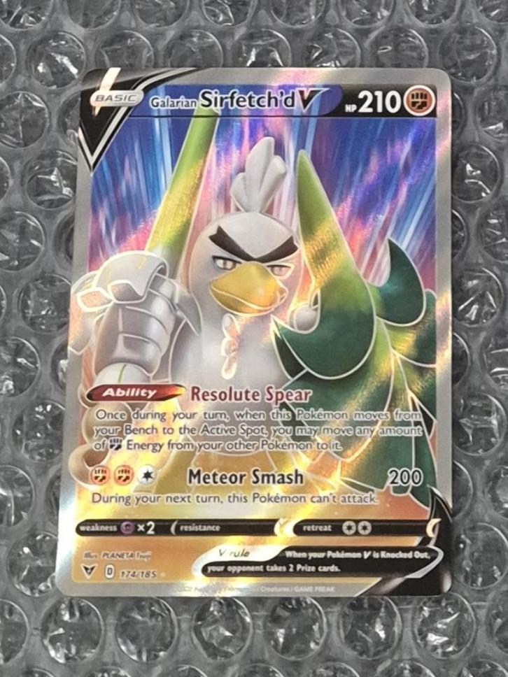 Full Art Galarian Sirfetch'd V 174/185 Vivid Voltage Sword &, Hobby en Vrije tijd, Verzamelkaartspellen | Pokémon, Zo goed als nieuw
