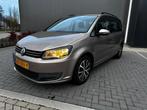 Volkswagen Touran 1.6 TDI 77KW 5P 2012 Grijs, Auto's, Voorwielaandrijving, Euro 5, Stof, Zwart