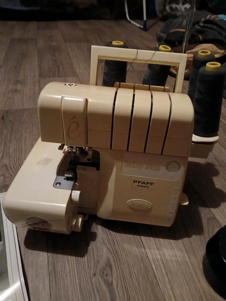 Pfaff Baby Lock Lockmachine, Hobby en Vrije tijd, Naaimachines en Toebehoren, Gebruikt, Lockmachine, Pfaff, Ophalen of Verzenden
