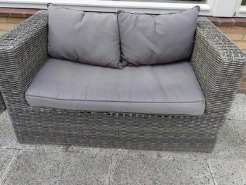 Rotan buitenbank met kussens + krukje TEAB beschikbaar voor biedingen