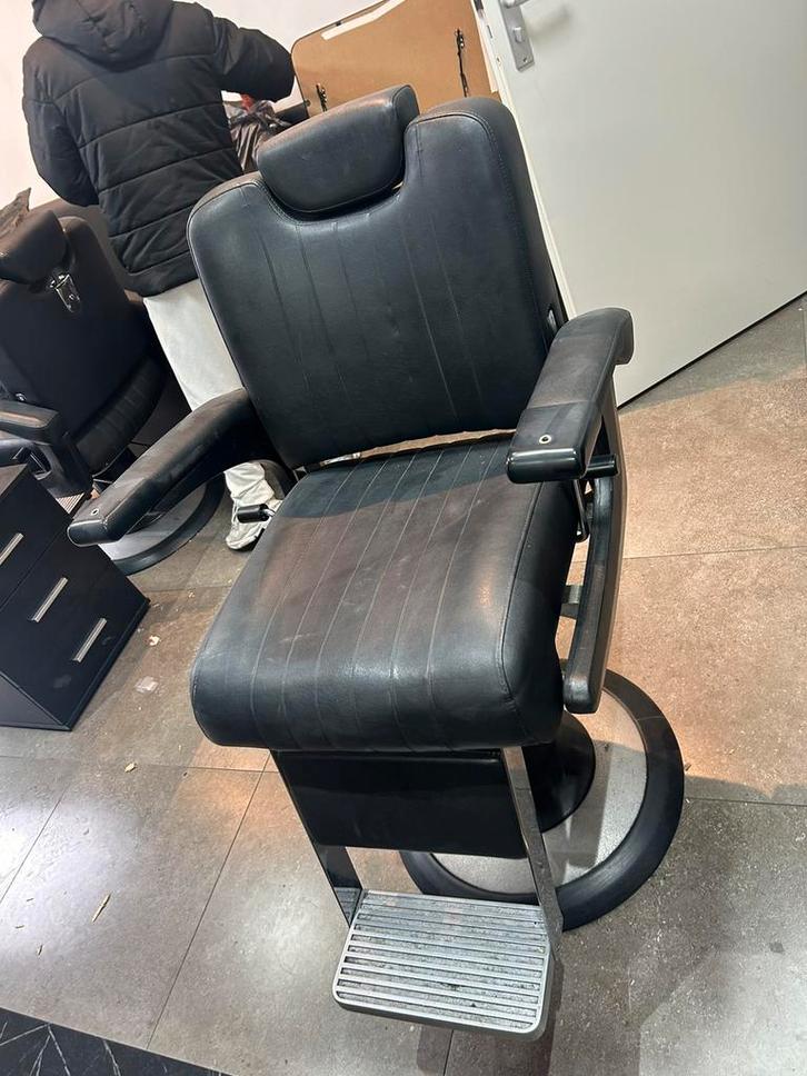 “2 Kapper werkstations + 2 Barber stoelen– Zo goed als nieuw, Antiek en Kunst, Antiek | Meubels | Stoelen en Banken, Ophalen of Verzenden