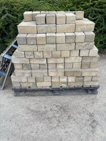 Gebruikte Betonstenen - 7M2 beschikbaar voor biedingen