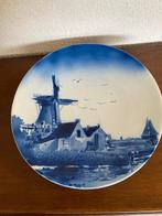 Delfts blauw wandbord Hollandse deco, molen,huisjes,zeilboot, Ophalen of Verzenden, Zo goed als nieuw