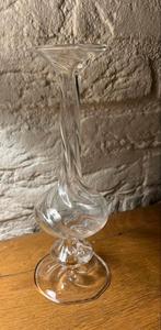 Glazen vaasje superdun en licht glas. Voet hol en niet rond, Antiek en Kunst, Ophalen of Verzenden