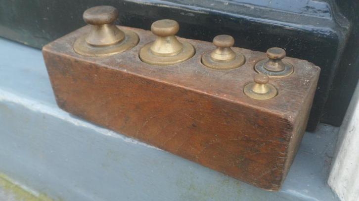 Gewichtenblok set messing gewichten geijkt koper 50 gr - 1kg, Antiek en Kunst, Antiek | Gereedschap en Instrumenten, Ophalen of Verzenden