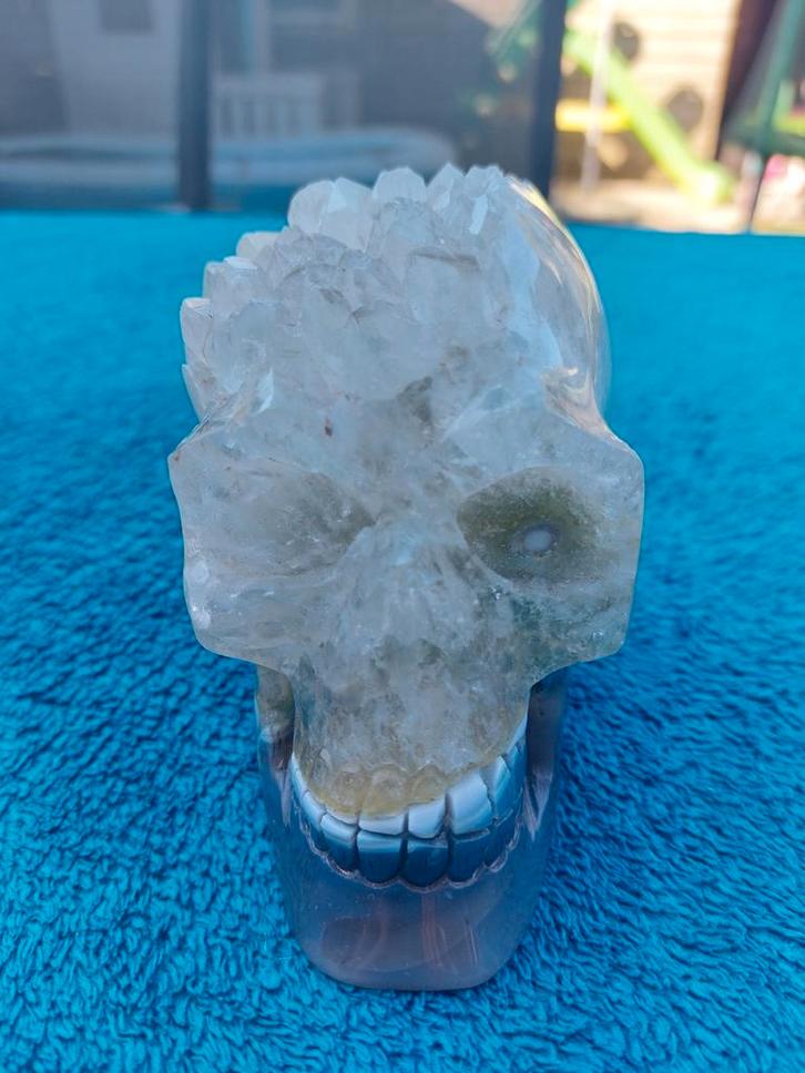Mooie grote agaat met bergkristal skull, Verzamelen, Mineralen en Fossielen, Mineraal, Ophalen of Verzenden