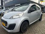 Peugeot 107 1.0 Nieuw model Airco 5 drs APK 4-8-2025, Voorwielaandrijving, Euro 5, Gebruikt, 4 stoelen