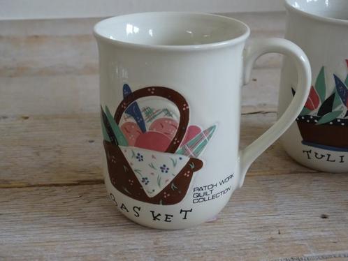 2x Mok, Patchwork Quilt Collection, z.g.a.n., Huis en Inrichting, Keuken | Servies, Zo goed als nieuw, Kop(pen) en/of Schotel(s)