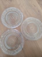 3 glazen bordjes met decoratie, Ophalen, Gebruikt, Glas, Bord(en)