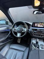 BMW 5-serie M550i xDrive M-Pakket|Pano|Softclose|B&W|Alcanta, Auto's, Automaat, Adaptive Cruise Control, Gebruikt, 2000 kg