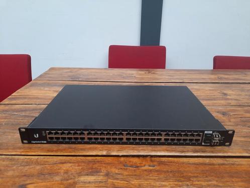 Edgeswitch 48 lite, Computers en Software, Netwerk switches, Zo goed als nieuw, Ophalen of Verzenden