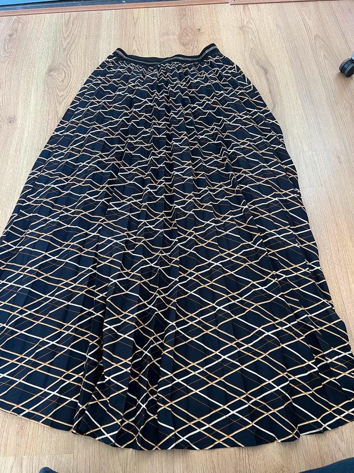 Summum plisse lange maxi rok donkerblauw 36 strepen, Kleding | Dames, Rokken, Zo goed als nieuw, Maat 36 (S), Blauw, Onder de knie