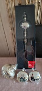 Kerstballen en pegel., Diversen, Kerst, Ophalen of Verzenden, Zo goed als nieuw