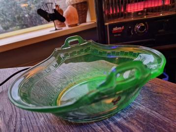 uraniumglas mand beschikbaar voor biedingen