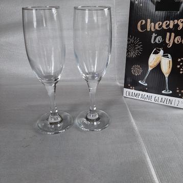 2 champagne glazen / champagneglazen nieuw in verpakking beschikbaar voor biedingen