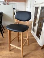 Barkruk hout met zwarte zitting 65 cm zithoogte, Ophalen, 60 tot 90 cm, Zo goed als nieuw, 1 kruk