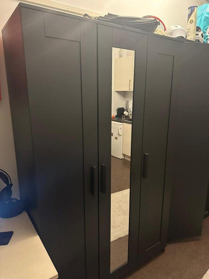 IKEA Brimnes zwarte kledingkast met spiegel, Huis en Inrichting, Kasten | Kledingkasten, Zo goed als nieuw, 150 tot 200 cm, 100 tot 150 cm